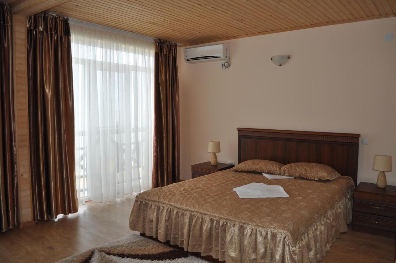 Веселий Кут Hotel Zaliznyy Port Exterior foto