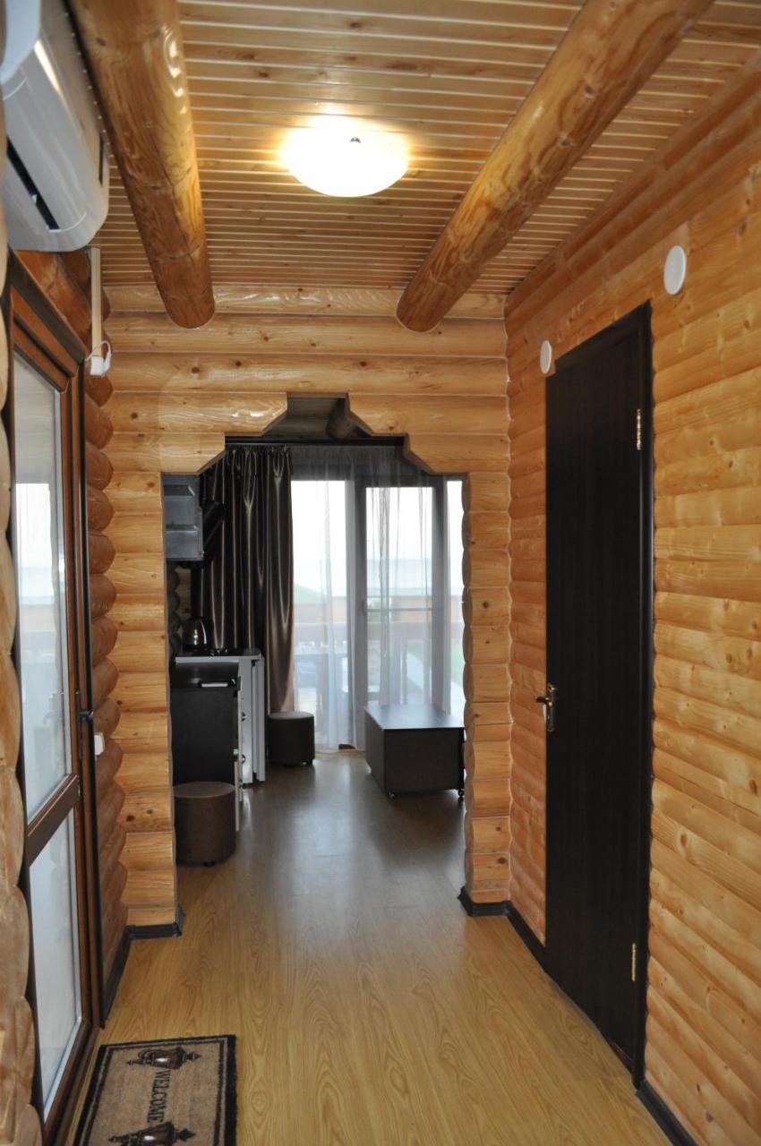 Веселий Кут Hotel Zaliznyy Port Exterior foto